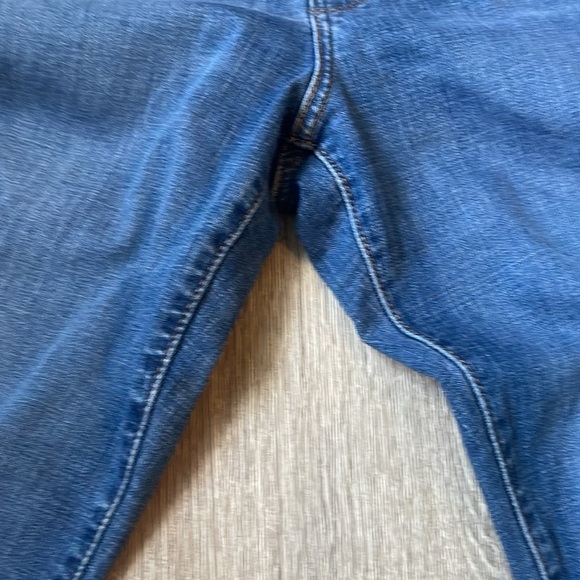 Levi’s Classic Straight Jeans denim
Jeans size 30 medium blue wash pants - Picture 8 of 8